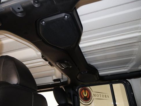 Used 2022 Jeep Wrangler Unlimited Sahara w/ Cold Weather Group image 21