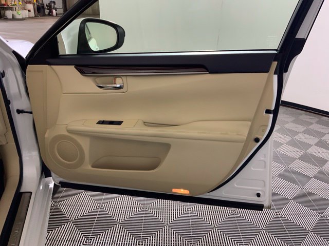 Used 2014 Lexus ES 350 w/ Premium Package FWD image 39