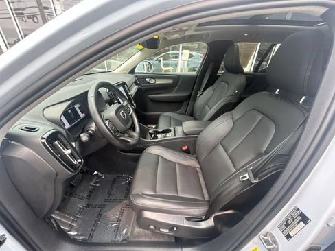 Certified 2025 Volvo XC40 B5 Core AWD/4WD image 21
