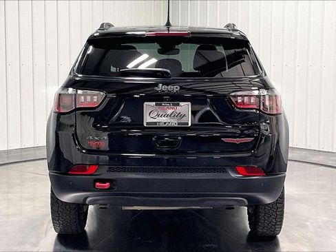 Used 2025 Jeep Compass Trailhawk w/ Sun & Sound Group AWD/4WD image 4