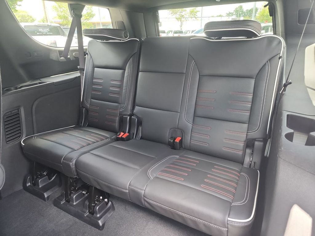 Certified 2025 GMC Yukon XL AT4 Ultimate AWD/4WD image 36