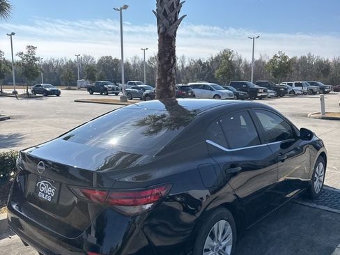 Used 2025 Nissan Sentra S image 7