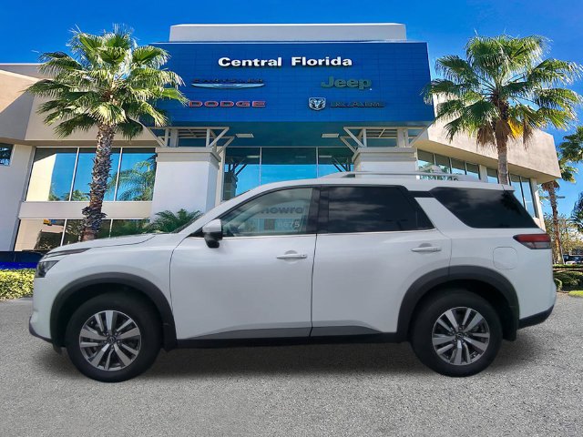 Used 2025 Nissan Pathfinder SL FWD image 8