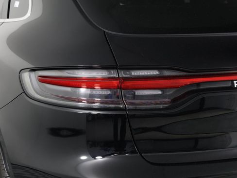 Certified 2023 Porsche Macan S AWD/4WD image 21