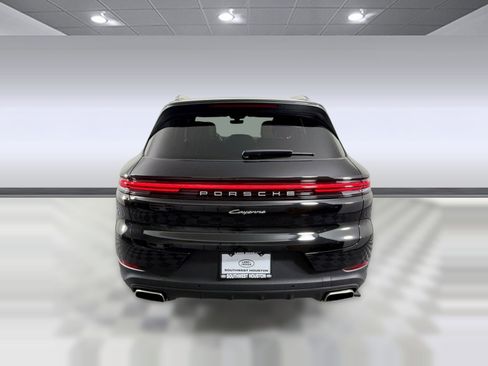 Used 2025 Porsche Cayenne AWD/4WD image 10