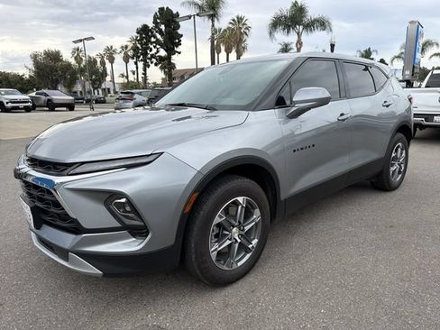Used 2023 Chevrolet Blazer LT FWD image 2