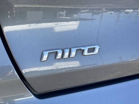 Used 2018 Kia Niro LX FWD image 29