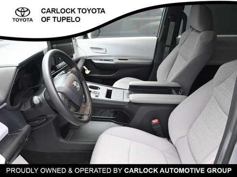 Used 2025 Toyota Sienna LE image 11