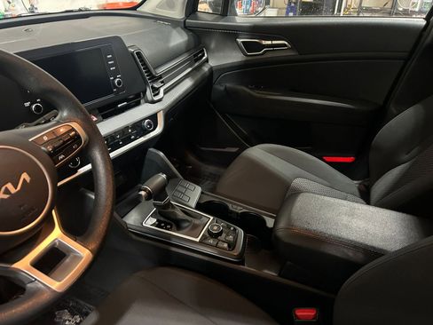 Used 2023 Kia Sportage LX image 40