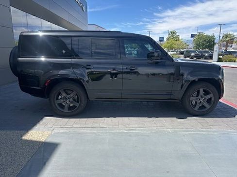 Used 2024 Land Rover Defender 130 X-Dynamic SE AWD/4WD image 4