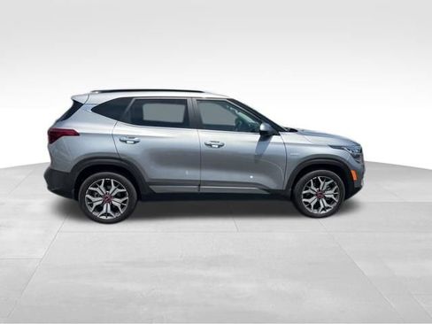 Certified 2023 Kia Seltos SX w/ SX Sunroof Package AWD/4WD image 9