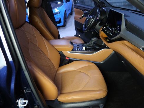 Used 2024 Toyota Highlander Platinum image 13