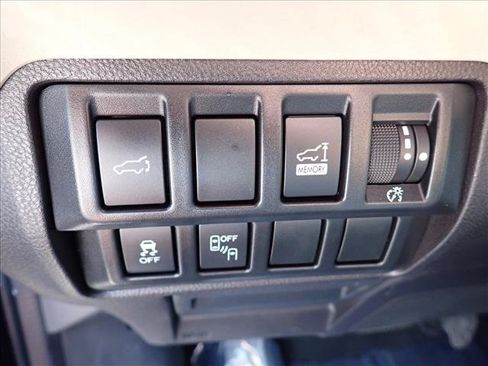 Used 2019 Subaru Ascent Premium AWD/4WD image 17
