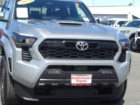 Used 2024 Toyota Tacoma TRD Sport image 4