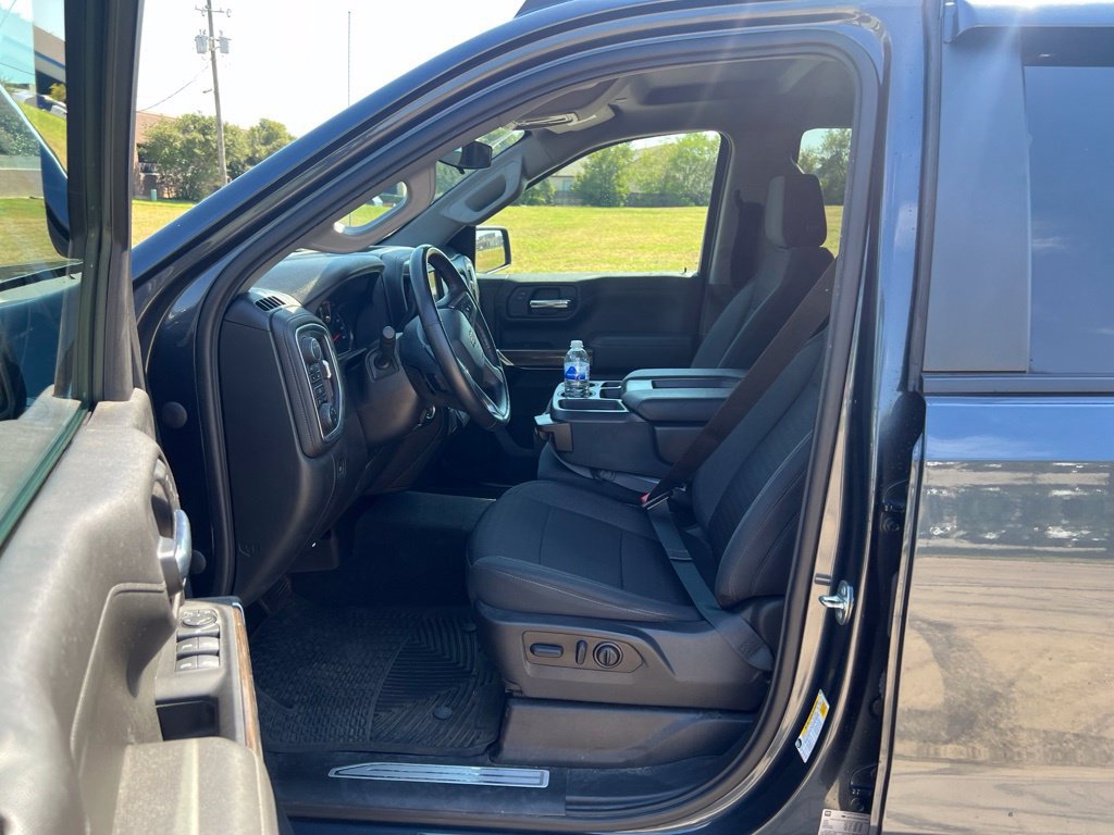 Used 2022 Chevrolet Silverado 1500 LT AWD/4WD image 3