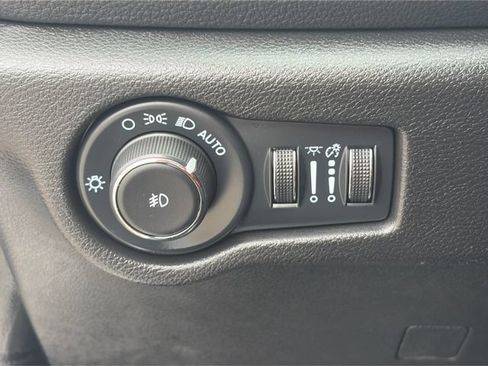 Used 2024 Chrysler Pacifica Limited FWD image 63