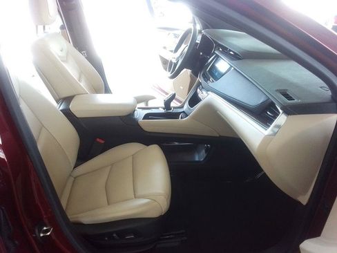 Used 2017 Cadillac XT5 Luxury w/ Driver Awareness Package FWD image 16
