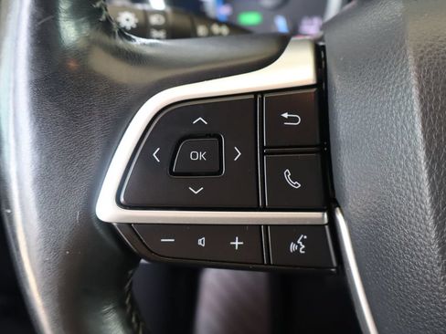 Used 2022 Toyota Highlander XLE FWD image 19