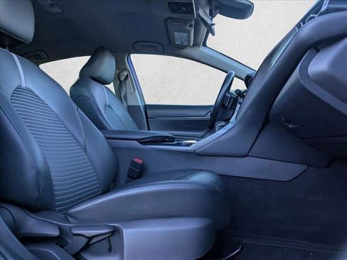 Used 2019 Toyota Camry SE image 19