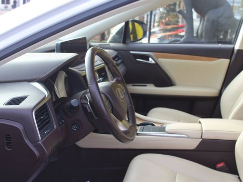 Used 2020 Lexus RX 350L Premium image 18