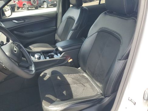 Used 2023 Jeep Grand Cherokee Altitude AWD/4WD image 24