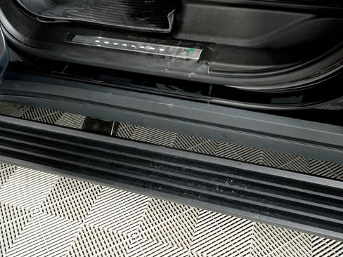 Used 2025 Cadillac Escalade ESV V w/ LPO, ONYX Package image 18