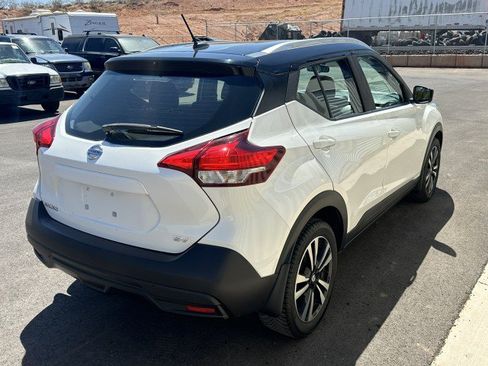 Used 2018 Nissan Kicks SV FWD image 3