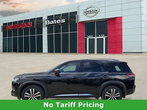 Certified 2025 Nissan Pathfinder Platinum image 4