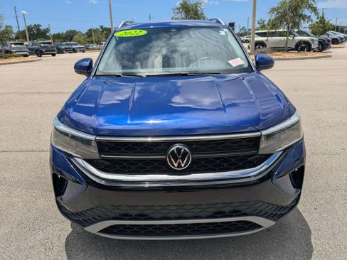 Used 2022 Volkswagen Taos SE FWD image 3