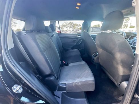 Used 2018 Volkswagen Tiguan S image 26