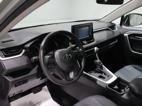 Used 2019 Toyota RAV4 XLE AWD/4WD image 16