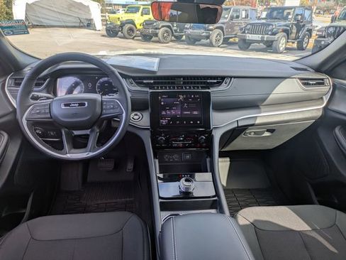 New 2025 Jeep Grand Cherokee Laredo w/ Luxury Tech Group I AWD/4WD image 21