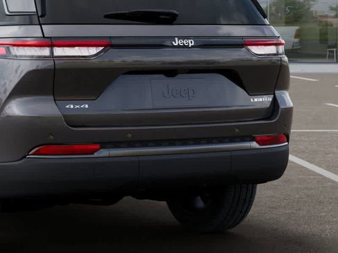 New 2026 Jeep Grand Cherokee Limited w/ Limited Altitude Package AWD/4WD image 13