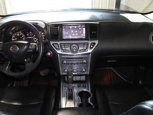 Used 2018 Nissan Pathfinder SL w/ Cargo Package FWD image 13