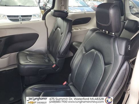 Used 2022 Chrysler Pacifica Touring-L FWD image 24