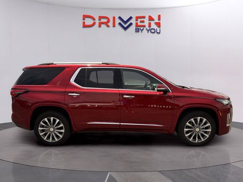 Used 2023 Chevrolet Traverse Premier FWD image 6