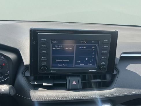 Used 2022 Toyota RAV4 LE image 10