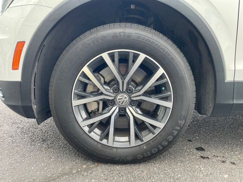 Used 2018 Volkswagen Tiguan SE FWD image 24