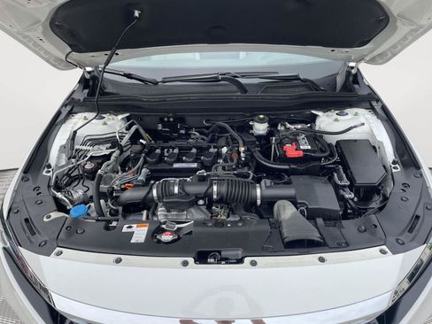Used 2018 Honda Accord Touring image 9