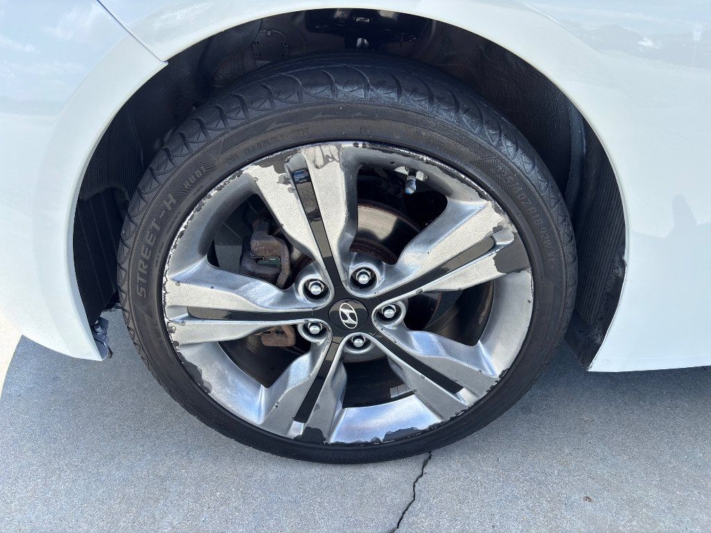 Used 2016 Hyundai Veloster w/ Option Group 02 FWD image 11