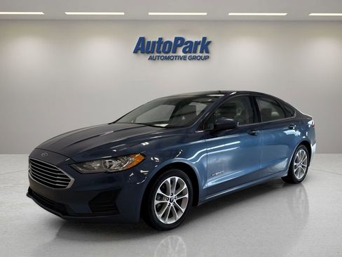 Used 2019 Ford Fusion SE image 3