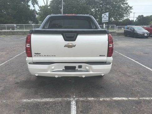 Used 2009 Chevrolet Avalanche LTZ AWD/4WD image 4