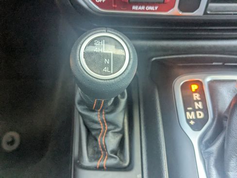 Used 2022 Jeep Gladiator Mojave w/ Cold Weather Group image 32