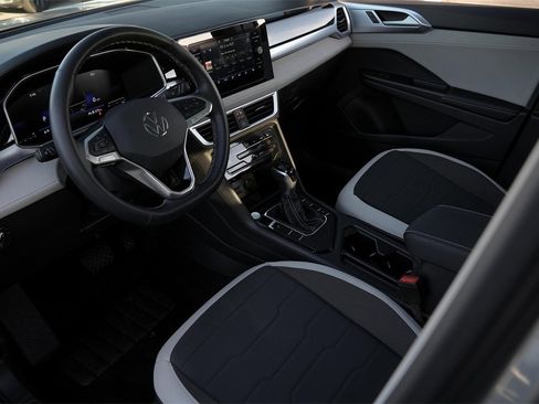 New 2025 Volkswagen Taos SE image 10