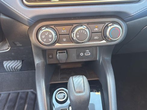 Used 2025 Nissan Versa SV FWD image 18