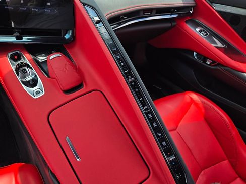 Used 2024 Chevrolet Corvette Stingray Preferred Conv w/ Z51 Performance Package RWD image 25