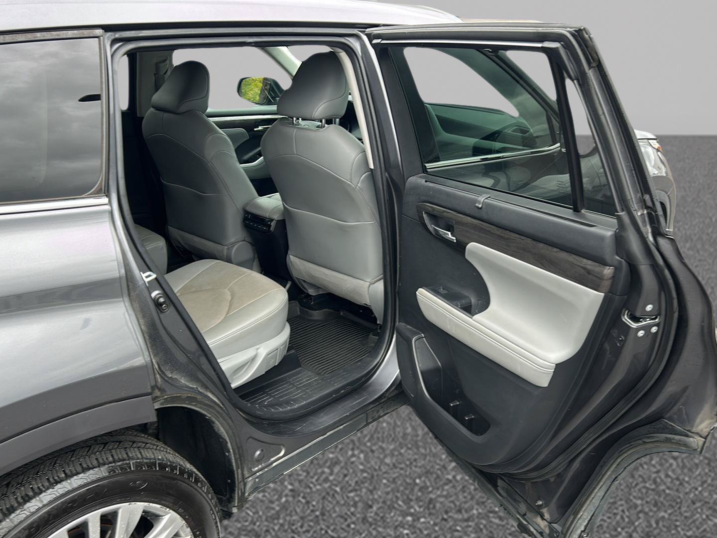 Used 2021 Toyota Highlander Platinum AWD/4WD image 21