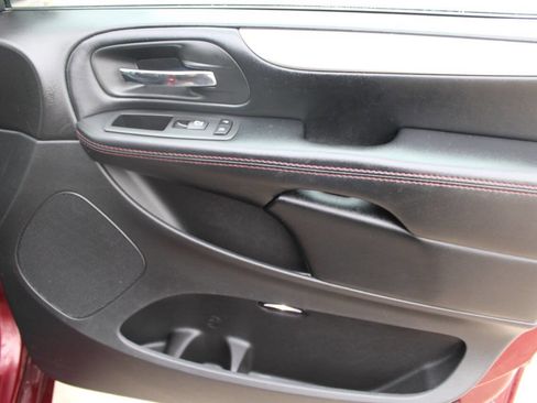 Used 2019 Dodge Grand Caravan GT FWD image 11