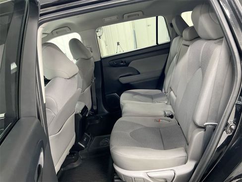 Used 2023 Toyota Highlander L image 22