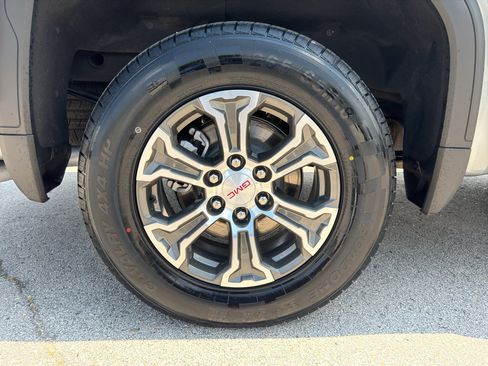 Used 2025 GMC Sierra 1500 SLT RWD image 11